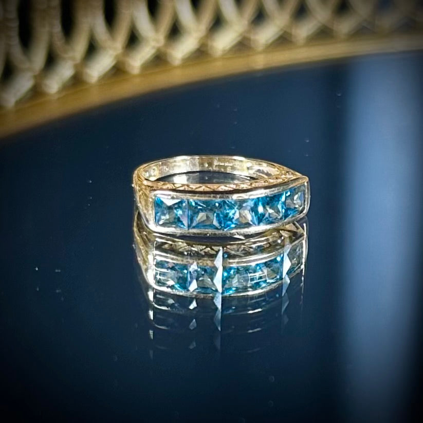 9 Carat Gold Blue Topaz Unisex Ring