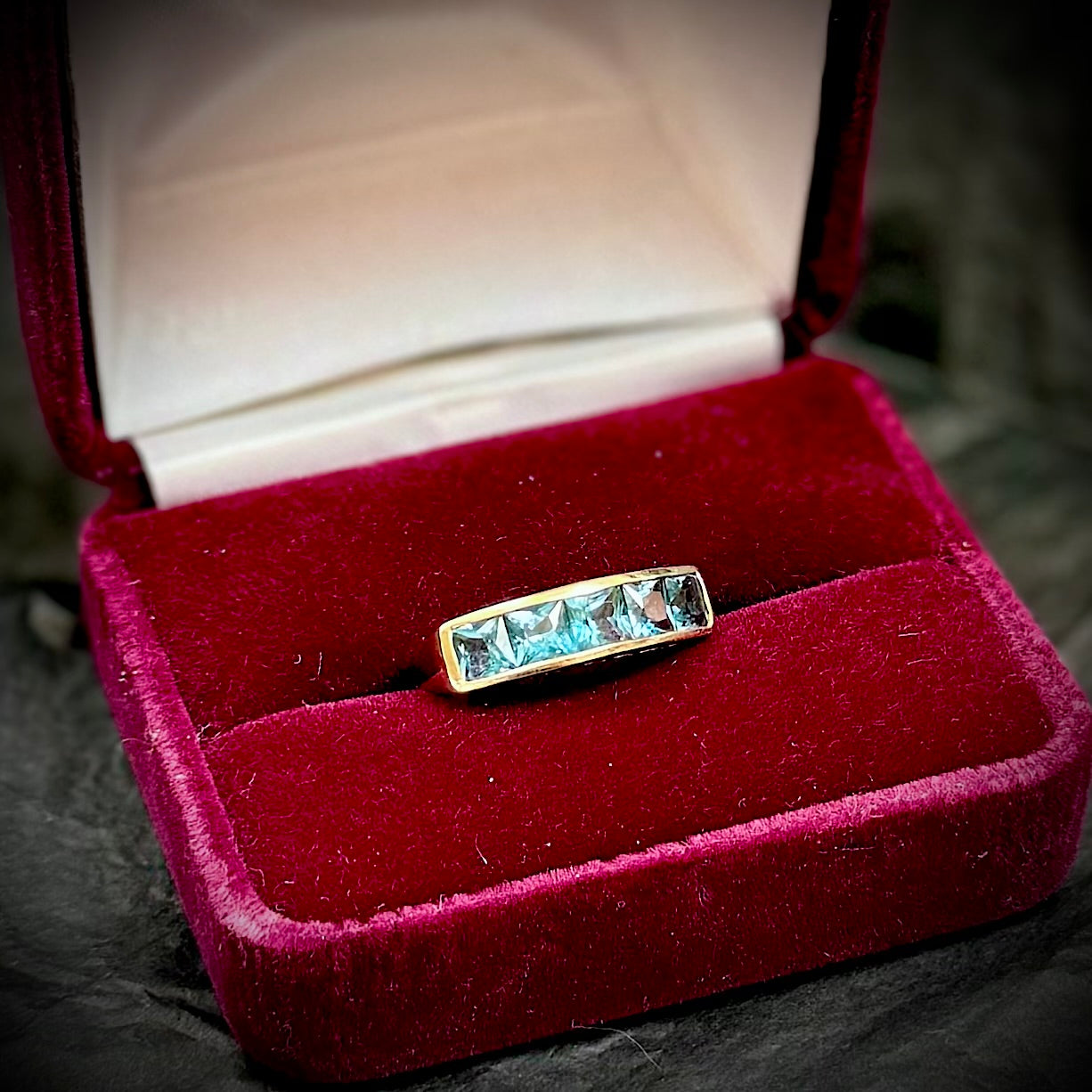 9 Carat Gold Blue Topaz Unisex Ring