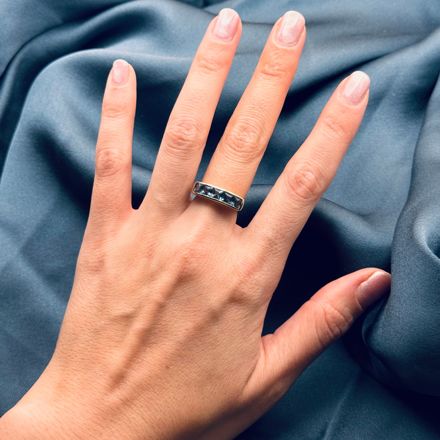 9 Carat Gold Blue Topaz Unisex Ring