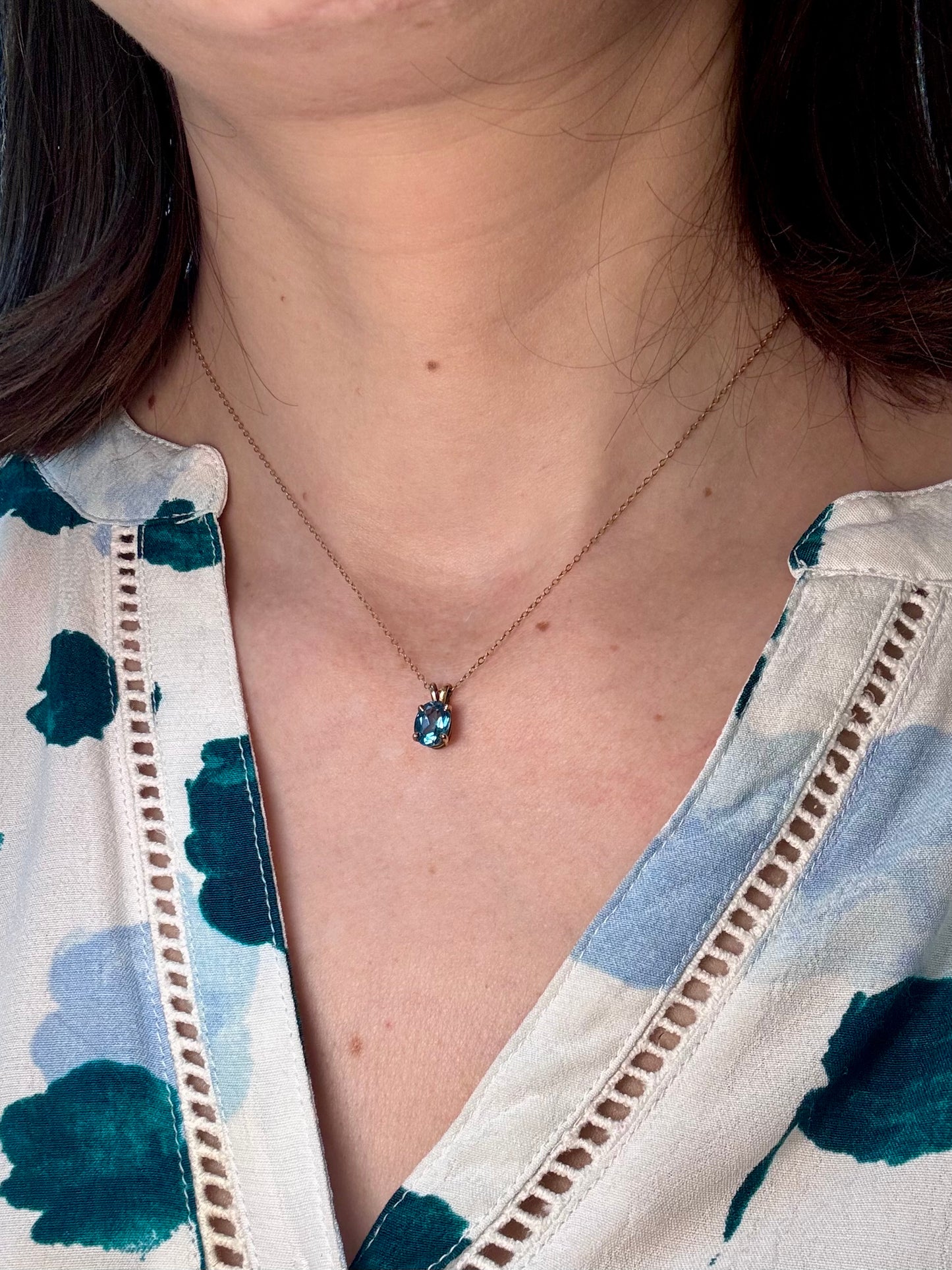14ct Gold Blue Topaz Solitaire Necklace