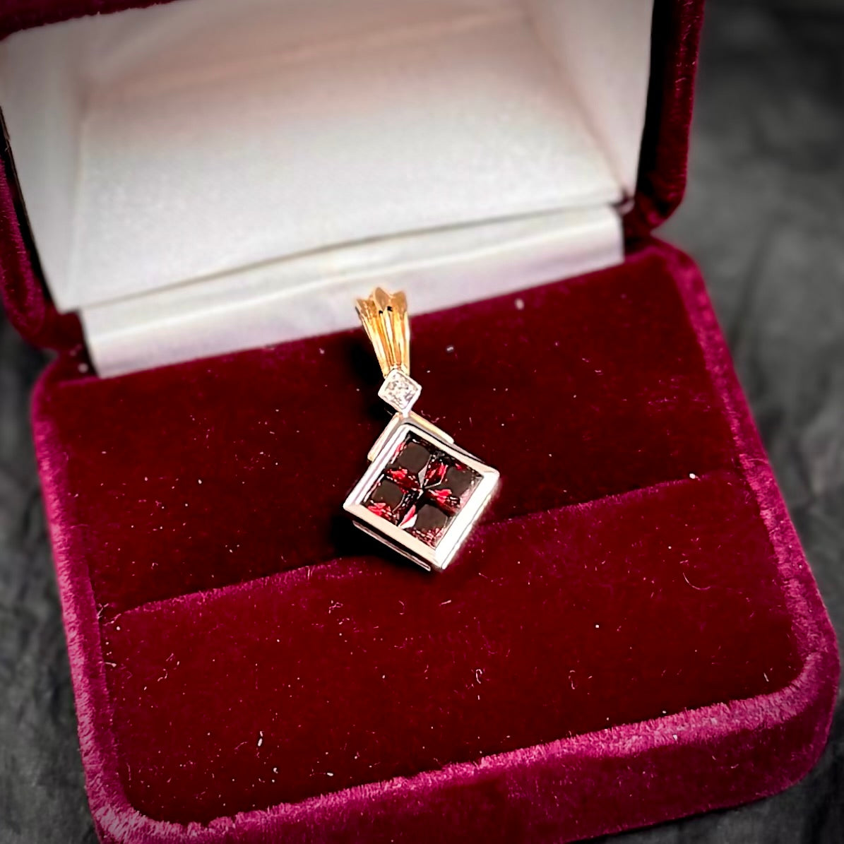 Garnet & Diamond Jewellery Suite