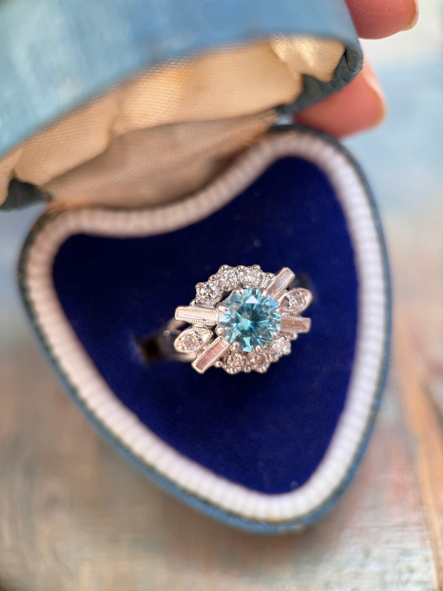 18ct Gold Zircon & Diamond Ring