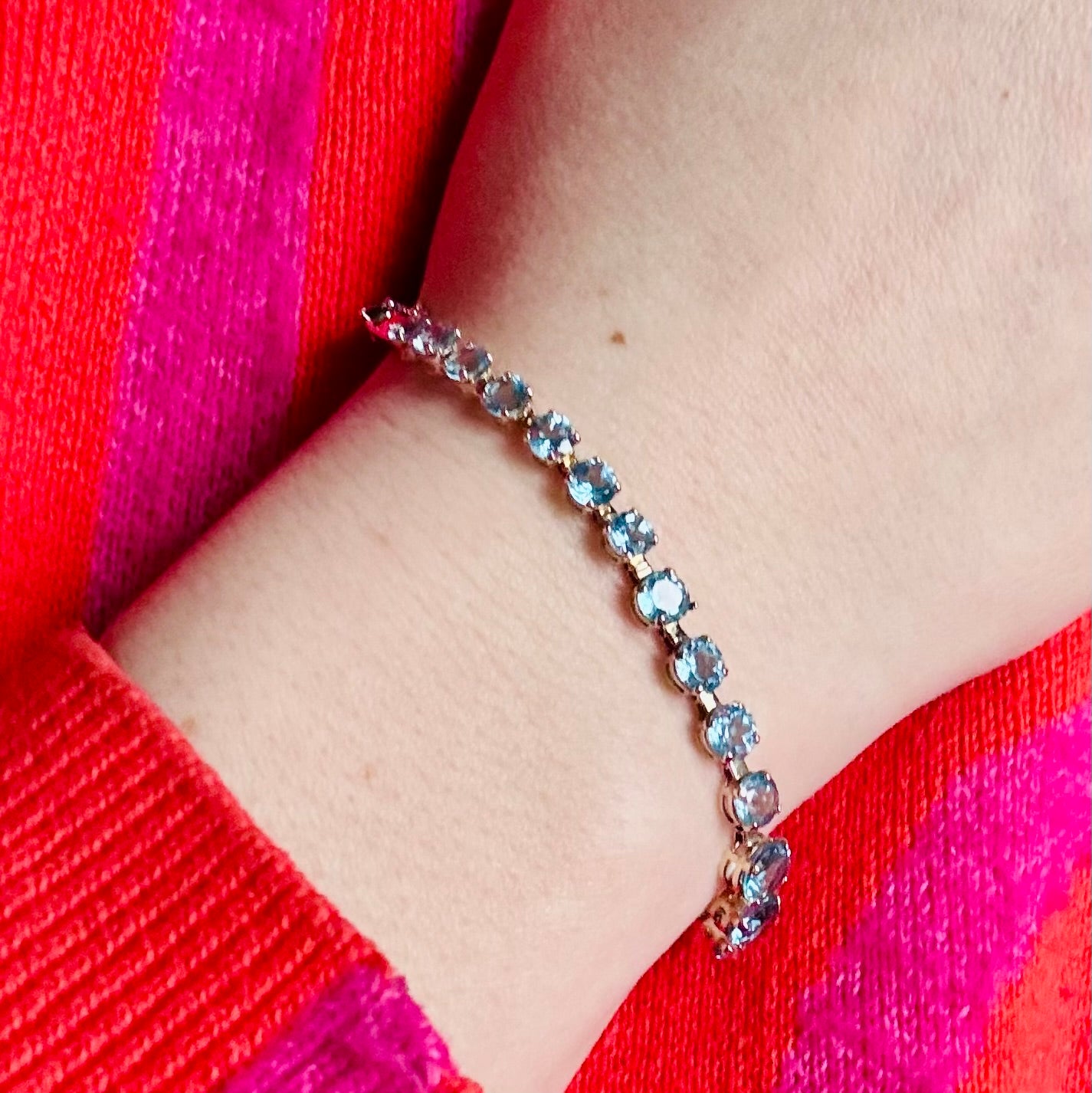 Topaz 9 Carat Gold Graduated Line Bracelet