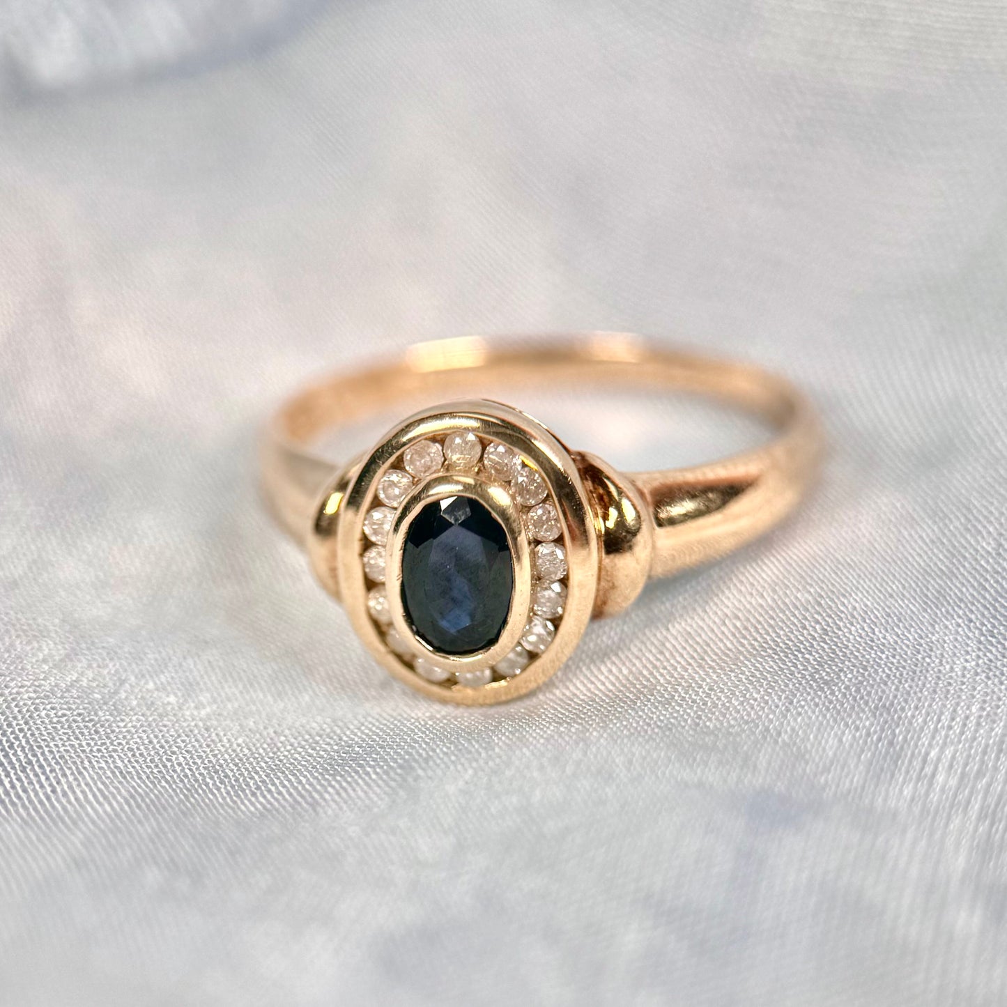 9ct Gold Vintage Sapphire & Diamond Ring