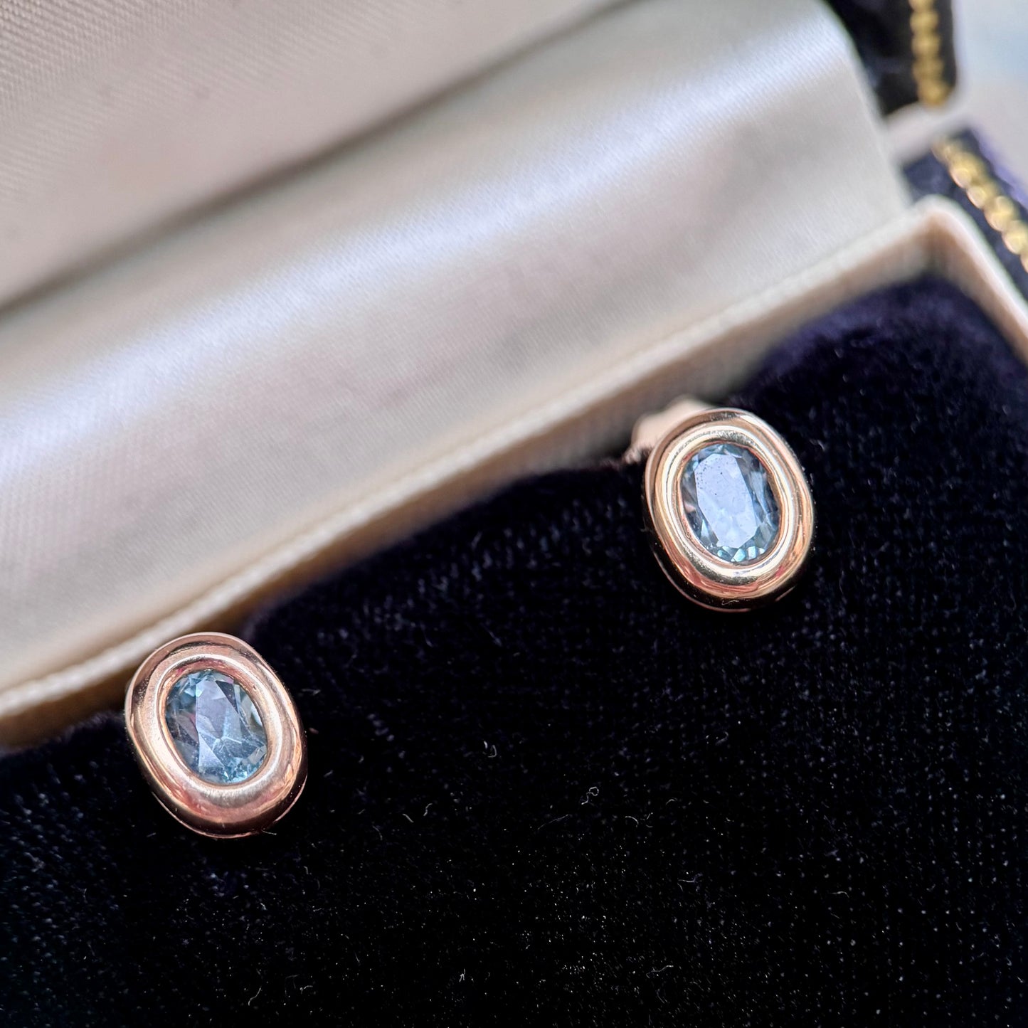 9 Carat Gold Oval Topaz Stud Earrings