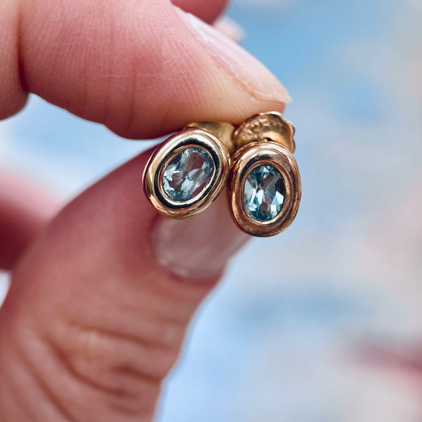 9 Carat Gold Oval Topaz Stud Earrings