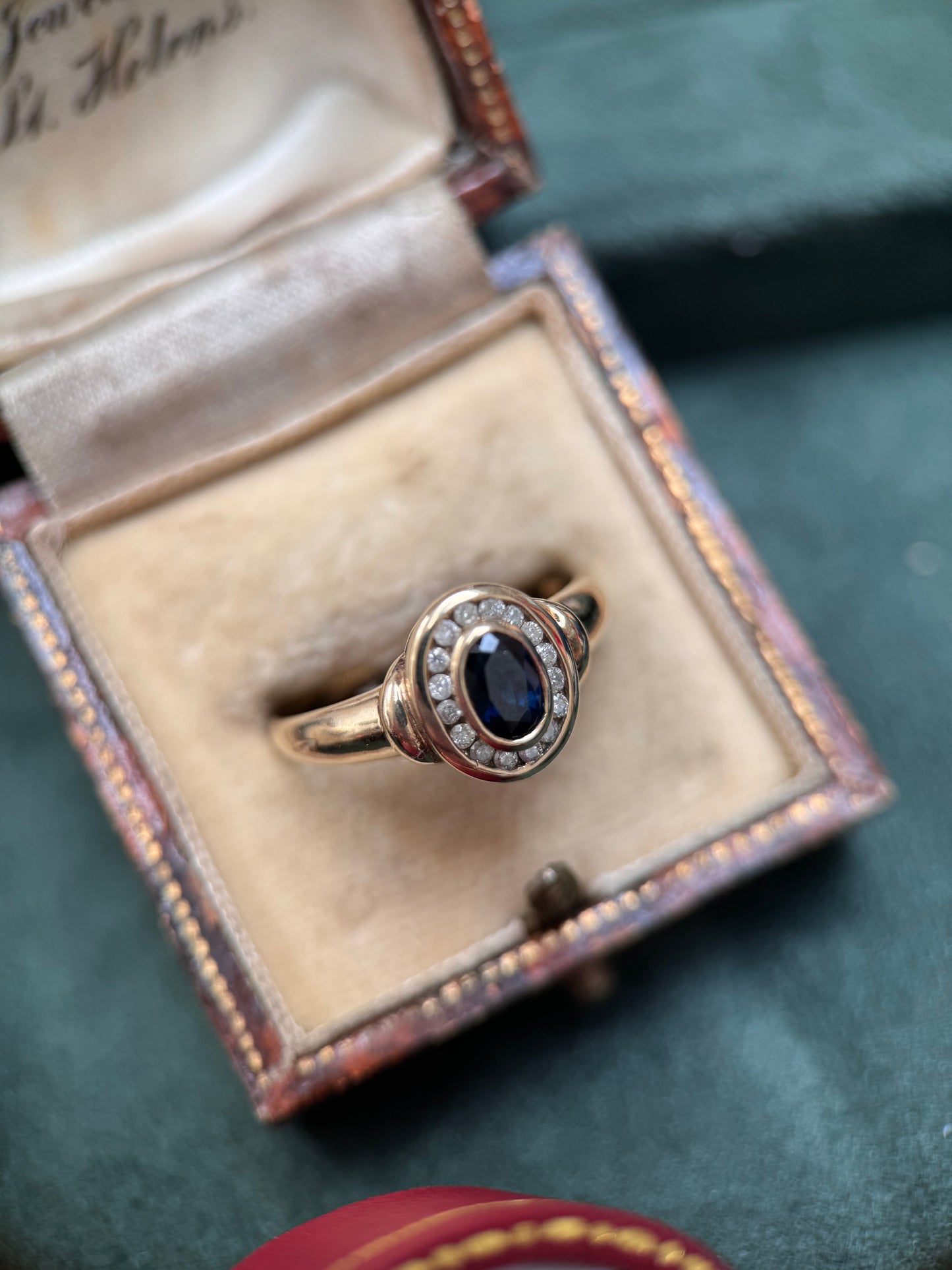 9ct Gold Vintage Sapphire & Diamond Ring