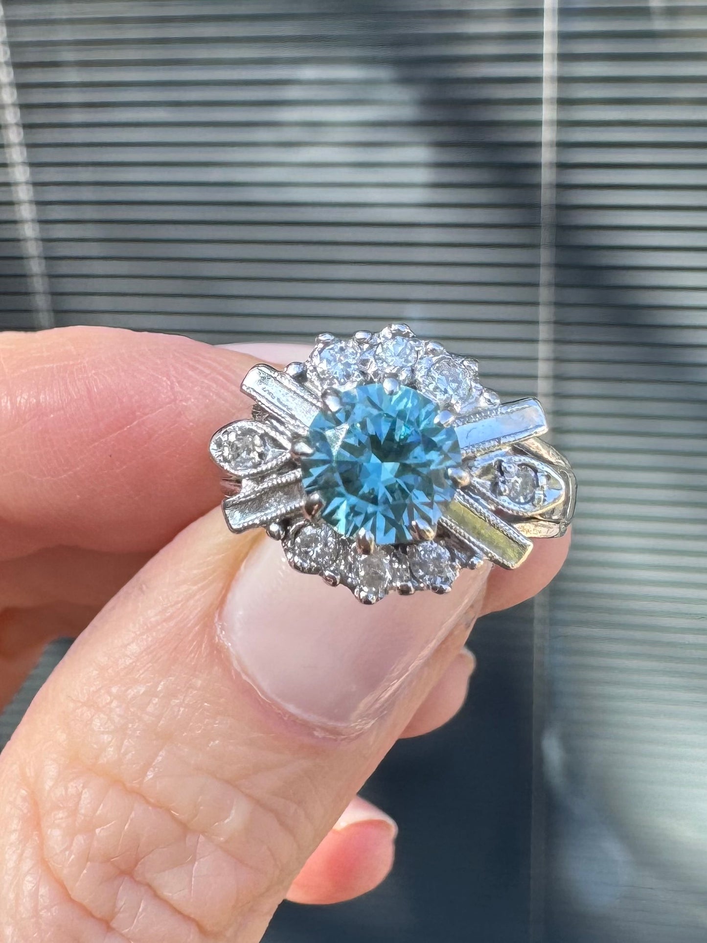 18ct Gold Zircon & Diamond Ring