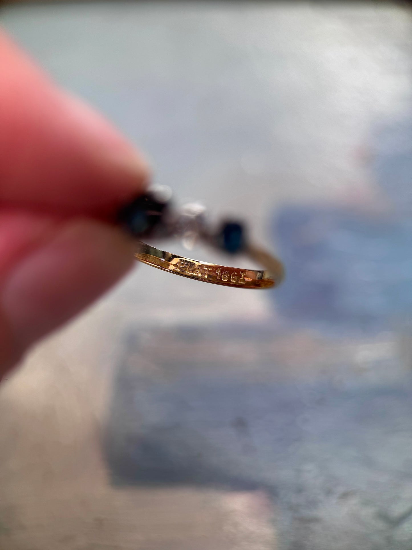 18ct Sapphire & Diamond Ring