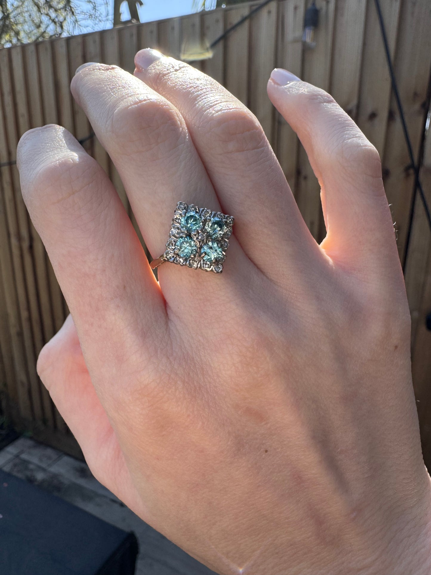 18ct Gold Zircon & Diamond Ring