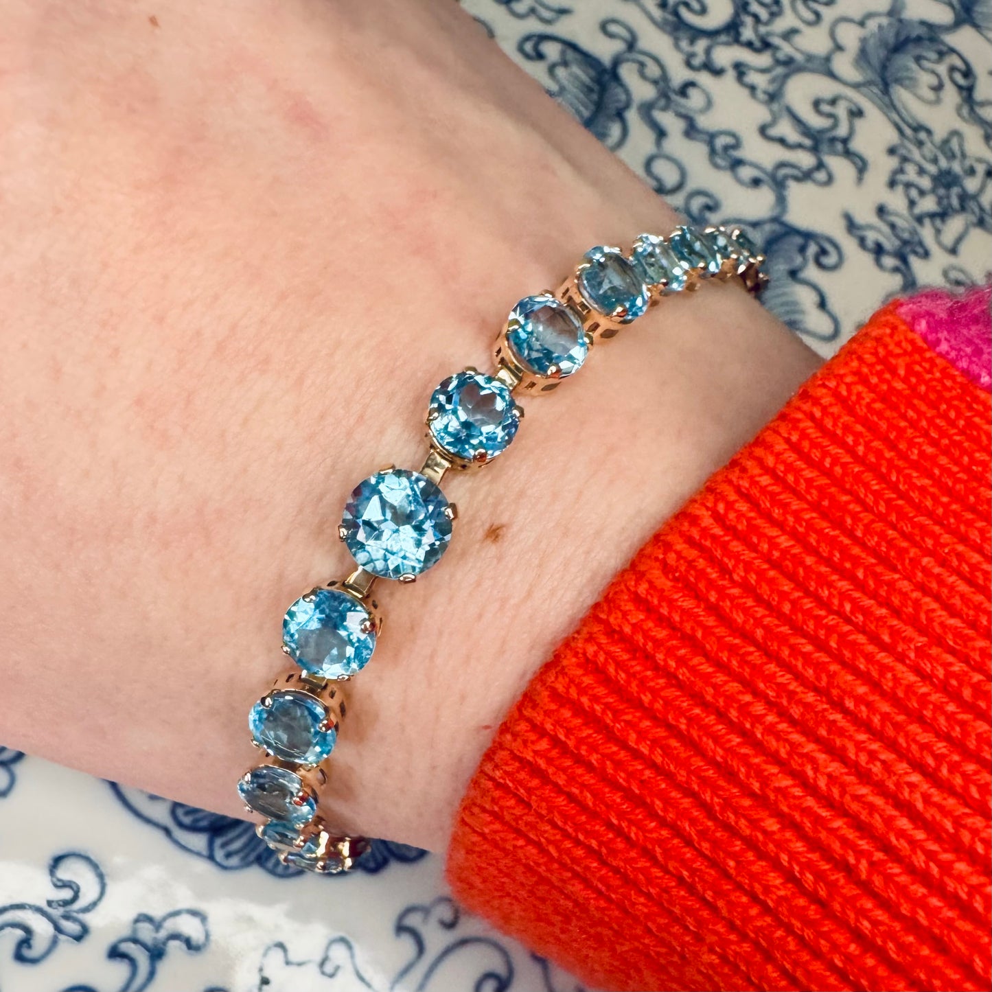 Topaz 9 Carat Gold Graduated Line Bracelet