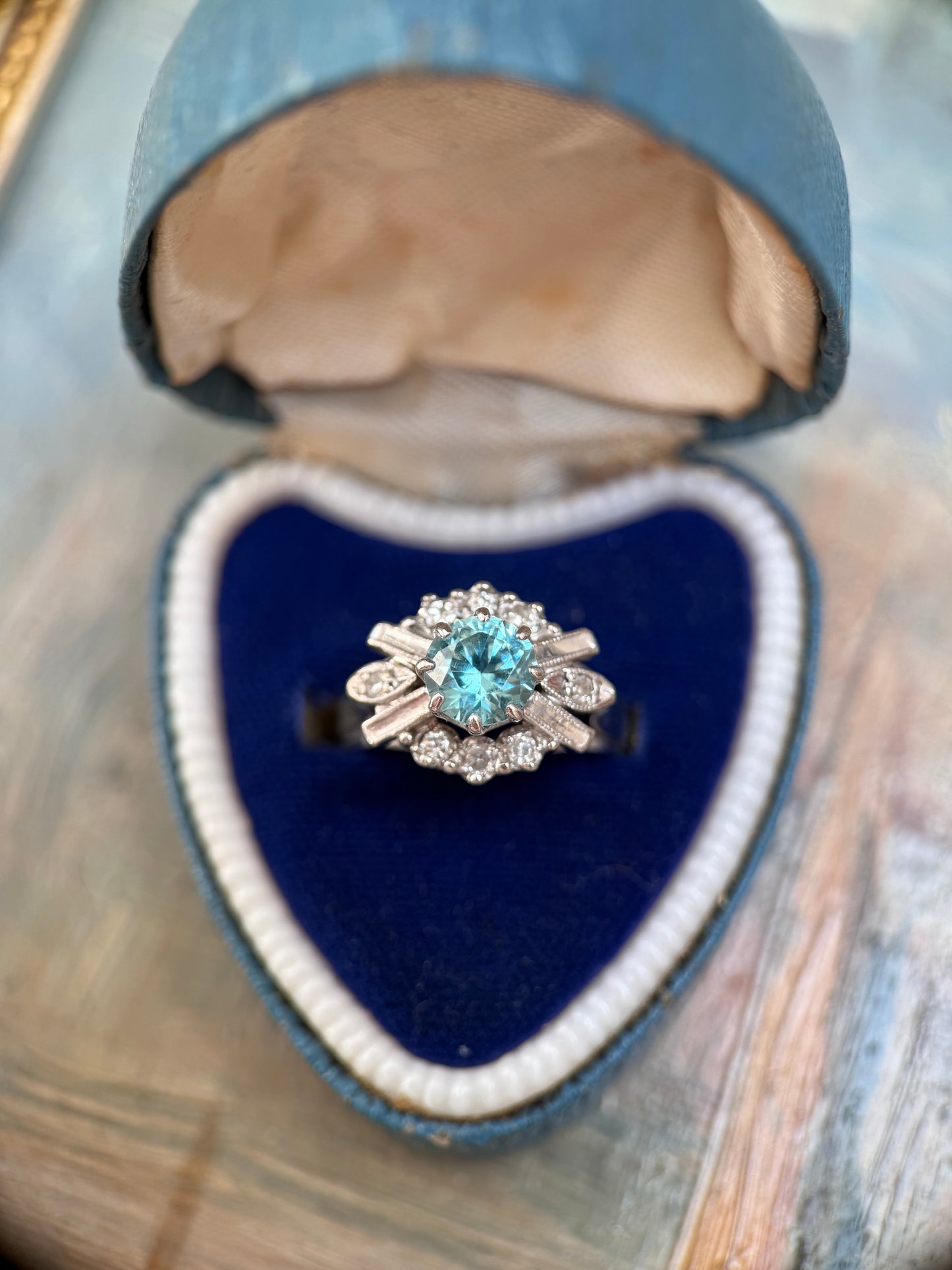 18ct Gold Zircon & Diamond Ring