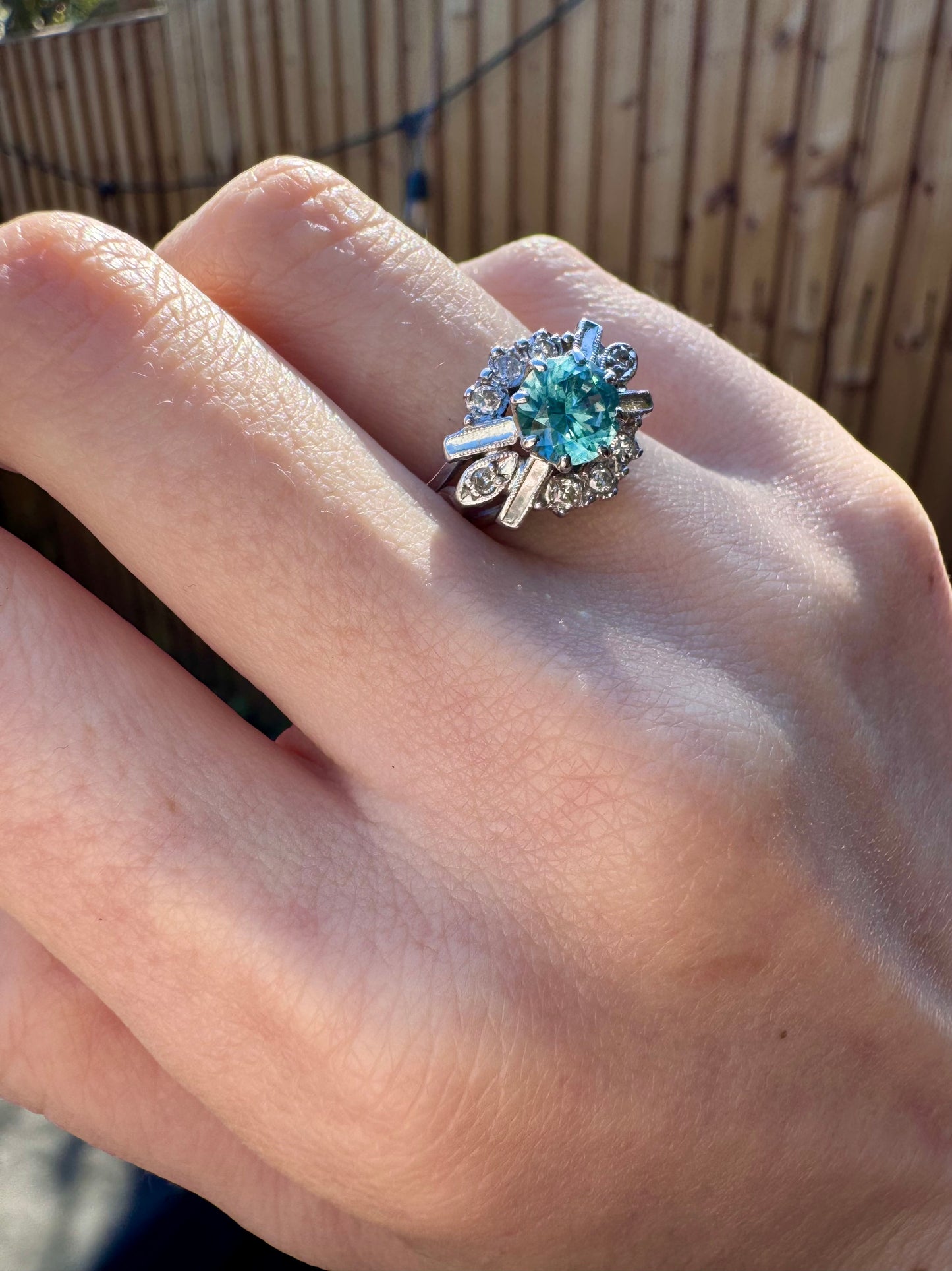 18ct Gold Zircon & Diamond Ring