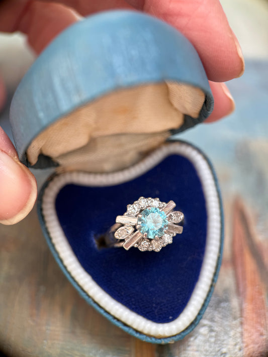 18ct Gold Zircon & Diamond Ring