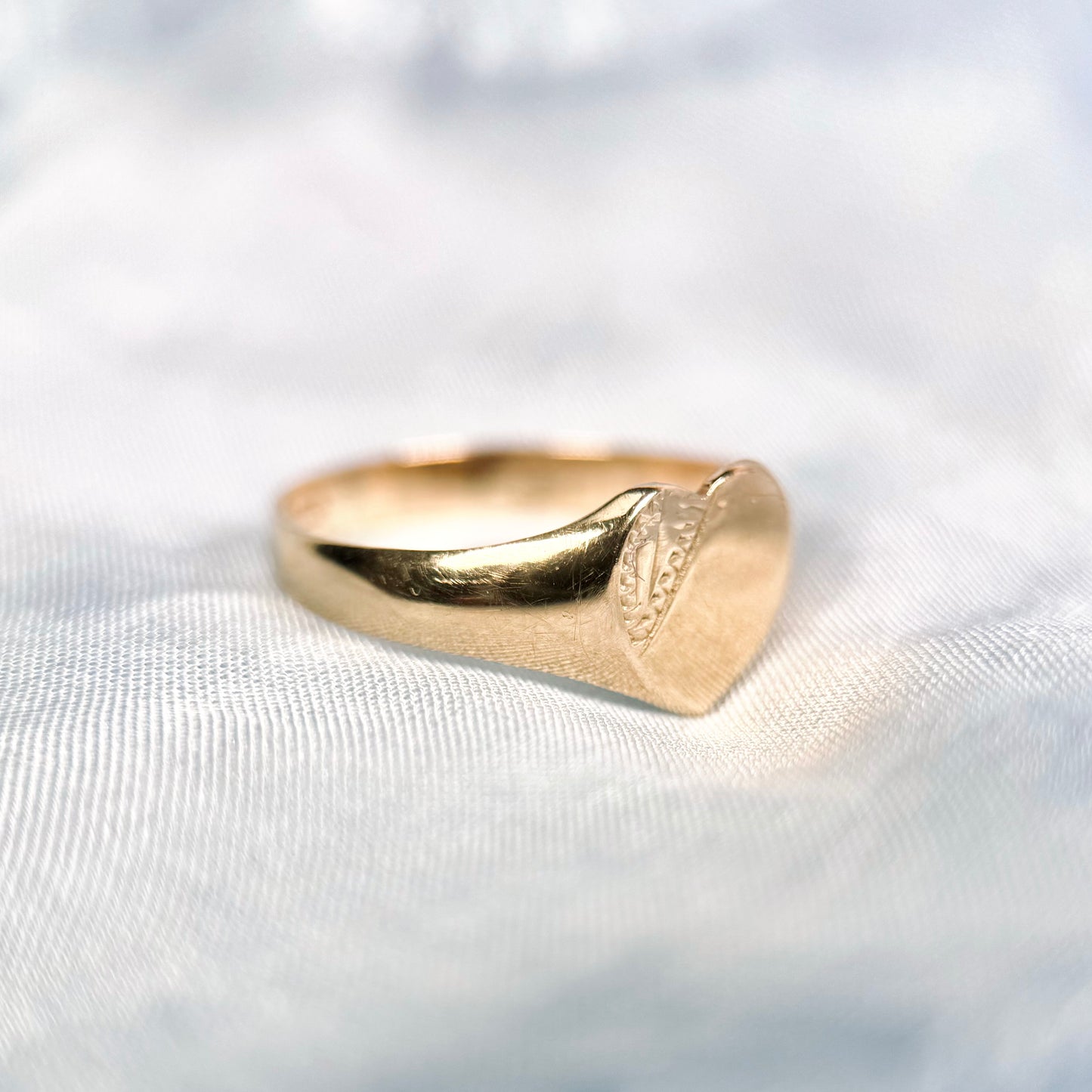 9 Carat Gold Heart-shaped Signet Ring