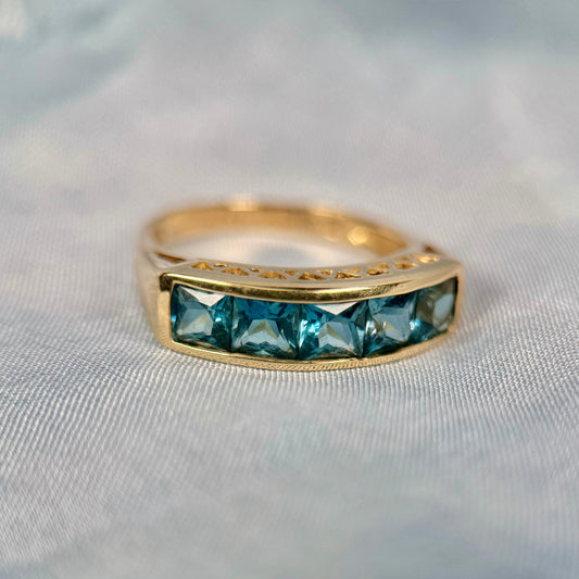 9 Carat Gold Blue Topaz Unisex Ring