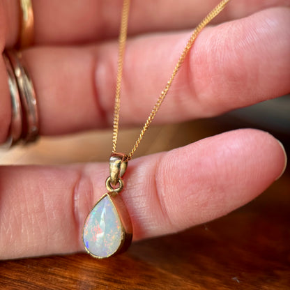 9ct Gold Opal Pendant Necklace