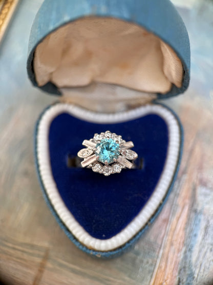 18ct Gold Zircon & Diamond Ring