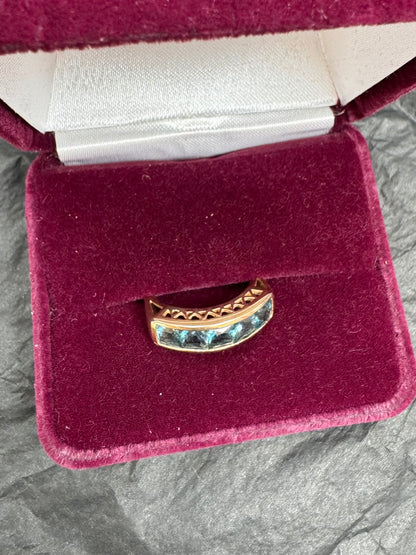 9 Carat Gold Blue Topaz Unisex Ring