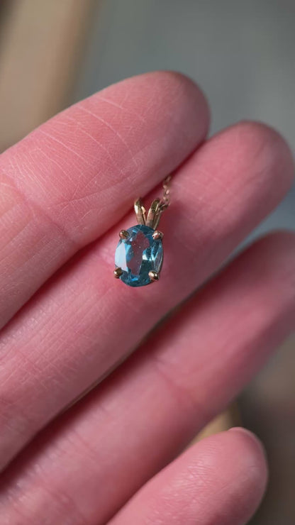 14ct Gold Blue Topaz Solitaire Necklace